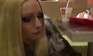 Das Mädchen sexy reife frauen wusste nicht, dass der Mann einen Trick machen will, das schläft immer noch. Aber, wie sie sagen, Unwissenheit entlastet nicht die Verantwortung und sucht Entschädigung. Nun, es ist nicht so einfach, aber die Erholung eines heißen Körpers Witz hat eine junge Schönheit. Obwohl du aufgeregt in den Käfig schaust, begann Potter, das Mädchen auszuziehen, das fast ihren Wunsch nach Ausdauer verlor.