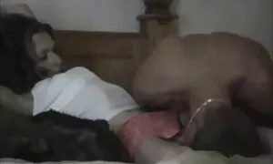 Dodd kehrte in sein Hotelzimmer zurück und zog sofort die Aufmerksamkeit des Mädchens sex alte damen auf sich, das die Dinge in sein Zimmer stellte. Er ermutigt schnell das Mitglied zu saugen, und nicht der obere Teil und die Mädchen, um das Dach zu dienen, sind die Gäste. Er kletterte nach oben, sah seinen Bauch zurück und liebte sich. Er drehte sein Gesicht dünn auf einem Glied und vervollständigte sein Vertrauen.
