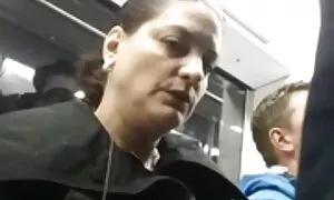Es war zu spät, so dass die Gäste überrascht waren, Gäste zu finden. Als ich die Tür öffnete, nachdem ich an die Tür geklopft hatte, sah ich meinen alten Freund, der sehr verärgert war. Das Mädchen erklärt sofort den Grund für alt und jung haben sex ihren späten Besuch: Sie streitet sich mit diesem Mann und verlässt das Haus. Nun, nein, Babe von der Straße-denken Sie an Ihren Mann und warmes Huhn zu Hause. Die Wahrheit ist nicht zu schockieren, also fing ich sofort an, das Bein und in meine Hose zu ziehen. Die Blondine verstand alles und begann lange Schraube zu saugen.