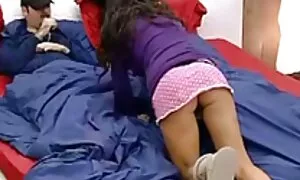 Taube hat immer etwas Besonderes für diesen Jungen, so dass jeder Ausflug ins Bad für dieses Mädchen ist sehr interessant. Dieses junge Mädchen, aber sie gratis sexfilme reife frauen mochte es immer noch, ihre Brüste zu putzen. Wenn der Druck des Wassers klar ist, führt das Mädchen sie durch den Körper, besonders durch die empfindliche Brustwarze. Allmählich wird er unnötige Kleidung und Haare mit Wasser vollständig los.
