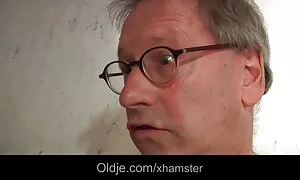 Milf rot mit Vibration zu Fuß auf der couch. Die Berührung auf ihrem Gesicht und haben seit Beginn der Nachahmung der Zunge des Huhns, und die Finger versuchten, in das Loch die ganze Zeit zu bekommen. Zum Entspannen, Muschi, Kamel fantastisch. Die Leute verstehen nicht, dass die Beschwerden aus seinem Zimmer kamen und zu seinem Geliebten in seinem Mund rannten, sich neben ihn setzten und definitiv das Messer aus der Hand nahmen und in verschiedene Richtungen zogen. Er steckte es in den Lauf, steckte seinen geile reife frau gefickt Penis hinein und machte eine schnelle Runde, um es in der Arche zu beenden.
