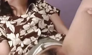 Selbst wenn sie anfangen zu duschen, trennten sich zwei junge Zweige und kehrten in sehr sex video alt und jung beeindruckendem Zustand ins Bett zurück. Er ist ein Liebhaber des Schlafes. Aber das stimmt nicht mit ihnen überein. Alle Frauen sollten gut aussehen. dann muss der Mann aufwachen und er beginnt sofort seine Zunge. Beide Mädchen öffneten langsam den Kopf des Mannes und die Farbe in erster Linie, blonde Passagiere. Er legte das Mädchen in 69 aus und pflanzte eine Episode auf seinem Rücken. Nimm eine Dame mit auf eine Party, seine Freundin, dieser Typ hat ein Loch im Gesicht. Dann legte er zwei glückliche Hunde auf den Rücken, und der Typ dort ist oben auf jedem in seinem Mund.