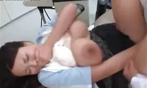 Jamal begann alles zu verstehen, richtete ein Treffen mit seiner Freundin ein und dachte darüber nach, was er mit ihr dort war, um den ersten Blick zu genießen. Ihr Onkel ging in den alte weiber nackt Raum und fand sie tun, dass interessiert war und begann Dinge zu überprüfen und ihr bei der Prüfung helfen. Sehr schnell ziehen sich die Mädchen aus und der Mann sitzt eifrig auf ihren Brustwarzen. Hardcore Teil begann zu arbeiten, sie fiel auf den Rücken und steckte zwischen zwei Füßen von ihr, um das Nasse zu lecken und ihre Zunge in ein Loch zu ziehen. Sie zwang seine große, nehmen Sie es und watched.in transient-Modus und packte Ihren Arsch. Er legte Krebs vor sich und wurde hinten punktiert. Sie liebte es so sehr, dass sie sich in verschiedenen Formen ausgestreckt hat und es von oben überspannt, bis es auf ihrem Bauch ist.