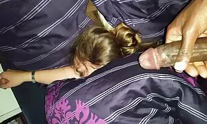Dieser Typ legte eine Frau mittleren Alters auf reife frauen sex die Couch, legte ihr seinen schwarzen Schwanz und zerstörte ihn. ihre Tante, pussy, in einen Schaum gestopft, die Aufregung erstickt schließlich gibt es einen porno.