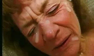 Sie ist sehr jung und Aussehen .et. Ihre Form ist perfekt, Sie ist bewegend zart. Sie ist auf dem Parkplatz und tanzt langsam. Sie zieht sie langsam reife frauen pornos aus und für sie schön. Mu stock funktioniert perfekt. Dann kam Schwanz heraus und begann langsam zu masturbieren. Im Laufe der Zeit die Ausgangsgeschwindigkeit.