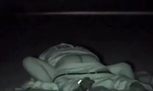 Dieses Mädchen braucht einen Arzt, um ihr zu helfen, zu verstehen, warum kein Orgasmus mit einem Mann. Der Arzt hat in diesem Fall die richtigen Werkzeuge, sex mit alten schlampen verwenden Sie sie nur in schweren Fällen. Sie steckte einen Vibrator in die Vagina des Patienten und begann, die Klitoris zu massieren, bevor sie den Vibrationsmodus einschaltete.